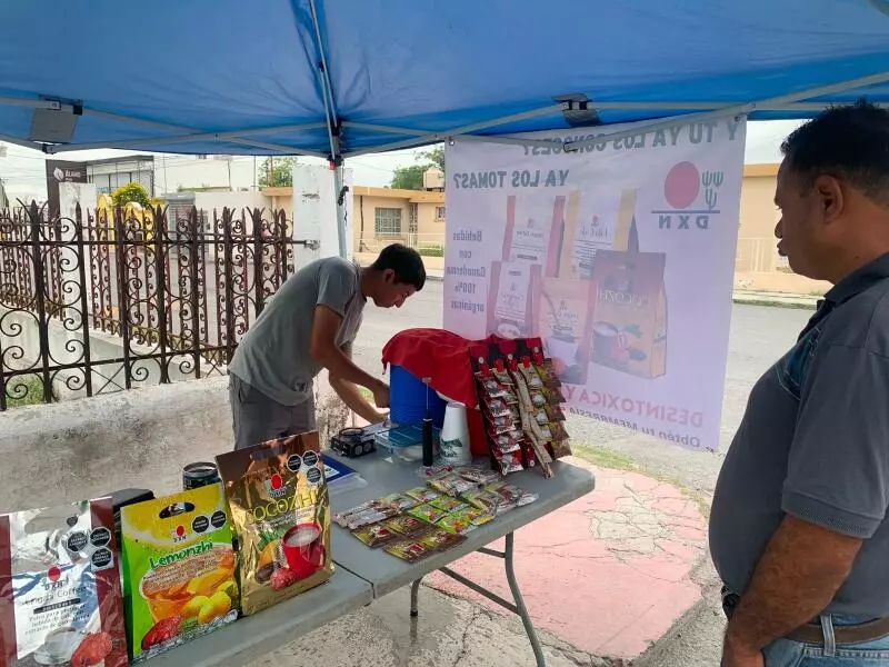 José Carlos Esparza Sánchez, con apenas 17 años, decidió emprender vendiendo café en las calles de Monclova.
