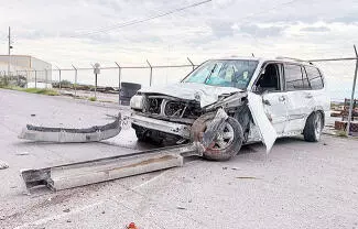 La prisa por llegar a tiempo a su trabajo, provocó un aparatoso accidente la mañana del viernes sobre el Libramiento Carlos Salinas de Gortari.