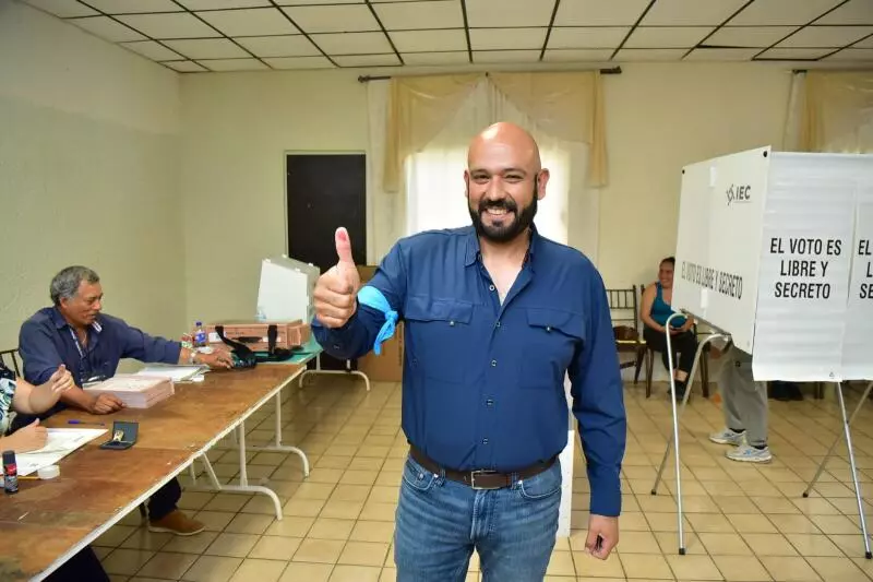 Garza envió un mensaje a la población, exhortando a que esta jornada se viva en paz, con respeto y dentro del marco de la ley.