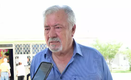 Entrevistado al salir de la casilla, señaló que, como en cada elección, cumplió con su deber cívico al participar en la jornada electoral.