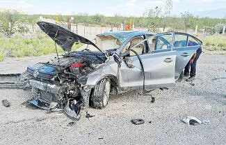 Una familia que viajaba de sur a norte por la carretera federal 57 estuvo a punto de sufrir una tragedia durante la tarde del martes.
