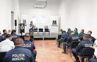 Aprenden técnicas correctas para atender los reportes de crisis de salud mental entre la población