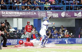 Balbino se convirtió en el héroe del juego al conectar un cuadrangular de tres carreras