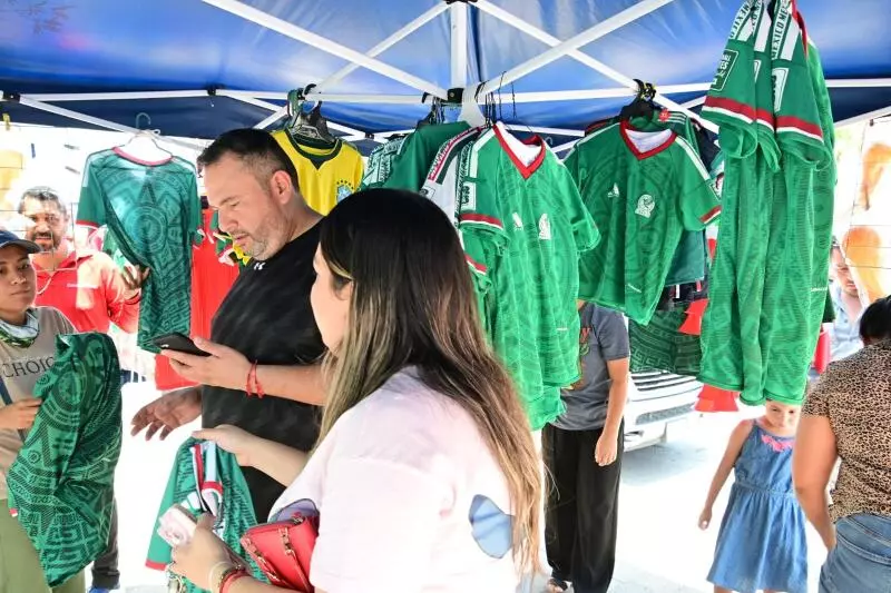 A un día del inicio del Mundial, la emoción futbolera se desbordó este miércoles en las calles de Monclova.