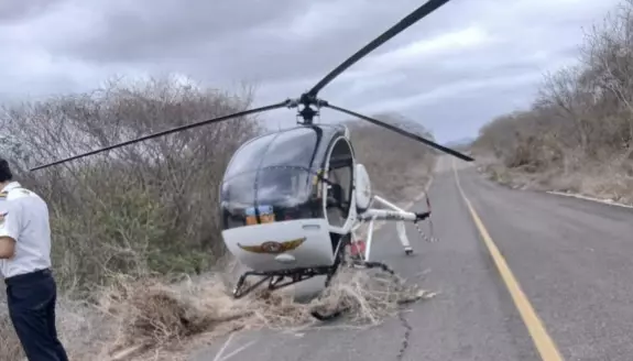 Imágenes compartidas por testigos en la zona revelaron el sitio donde ocurrió el hecho, a orillas de un tramo carretero despoblado.
