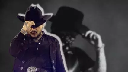 El cantante de regional mexicano habría intentado realizar el registro en medio del supuesto conflicto que enfrentaría con sus padres