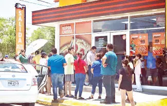 La expectativa generada por el encuentro mundialista, impulsó la actividad comercial en restaurantes y establecimientos de comida rápida