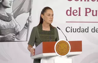 Durante la mañanera, a la cual llegó aplaudiendo y vestida de verde, la Mandataria federal afirmó que a quien quiere el País le va bien