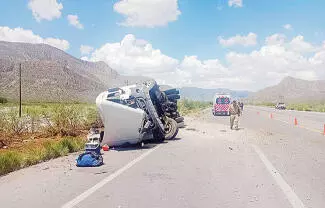 Un operador de tráiler resultó lesionado luego de sufrir una volcadura sobre la carretera Federal 30, a la altura del kilómetro 44.