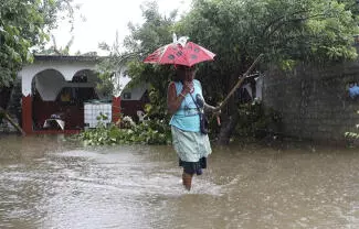 Dos personas fueron halladas sin vida ayer en Chiapas y Oaxaca, luego de que fueron arrastradas por la corriente de los ríos