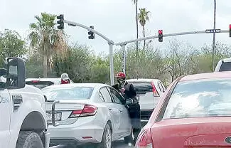 Para garantizar la seguridad vial y atender las quejas ciudadanas relacionadas con personas que realizan limpias de parabrisas