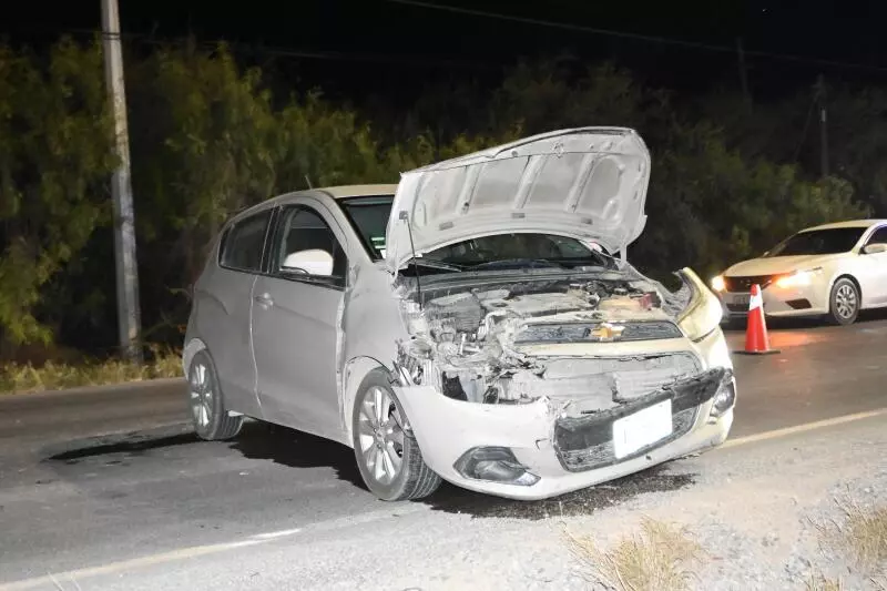 Las primeras investigaciones indican que el conductor salió de una brecha ubicada en el lugar e intentó incorporarse a la carretera federal.