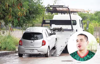 Decidió estacionar su coche en un sitio diferente al habitual, justo en la trayectoria de la corriente que invadió la escuela