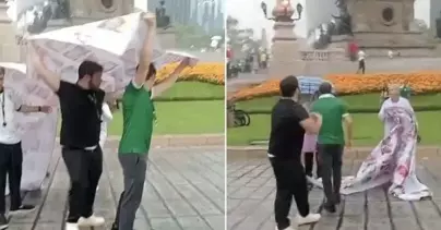 En redes circularon videos de personas con la playera de la Selección, que arrebataron la lona a las madres buscadoras para cubrirse de la lluvia