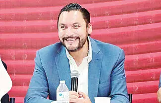 Antes de ingresar a la asamblea de la CIRT de Coahuila, el alcalde Carlos Villarreal Pérez, agradeció a su presidente David Aguillón Rosales, haber elegido a Monclova para la celebración de este evento.