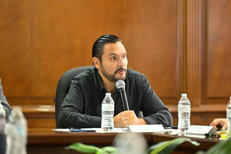 El alcalde de Monclova, Carlos Villarreal Pérez, anunció cambios en la estructura del gobierno municipal, mismos que fueron presentados ante el Cabi