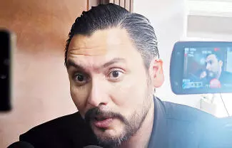 Con el propósito de promover un mejor ejercicio del servicio público