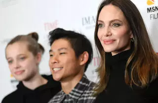 Pax Jolie-Pitt aún mantiene lazos con la familia de Brad Pitt
