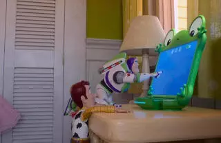 Te presentamos al reparto oficial que presta su voz para Woody, Buzz Lightyear y los nuevos personajes de esta quinta entrega.