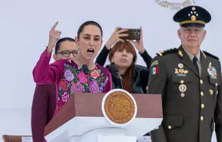 En Morena existe división entre tecnócratas (la gente de Sheinbaum) y los que se hacen llamar puros (la gente de AMLO), según The Guardian