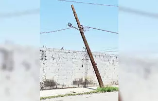 El reemplazo del poste de energía eléctrica, es lo que piden vecinos de este sector pues aseguran que presenta algunos daños.