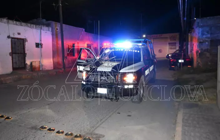 De acuerdo con testimonios de vecinas, el sujeto salía y entraba repetidamente de su domicilio.