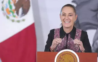 El jefe de Estado español vendrá al país a presenciar el partido de futbol entre España y Uruguay, que se disputará el próximo 26 de junio