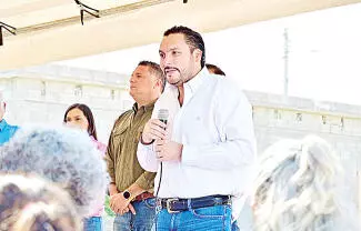 El programa La Ola Monclovense continúa trabajando de manera permanente como desde el primer día de administración en labores de bacheo.