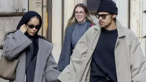 Revelan la posible fecha y otros detalles del enlace entre el ex integrante de One Direction, Harry Styles, y la actriz Zoe Kravitz.