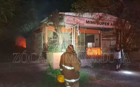 El siniestro generó alarma entre vecinos del sector debido a la magnitud de las llamas y la densa columna de humo que se elevó sobre la zona.