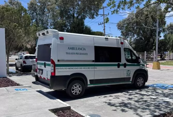 El bebé nació alrededor de las 10:30 de la mañana; sin embargo, al transcurrir varias horas, el personal médico observó que no era posible alimen