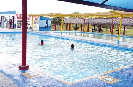 Alrededor de un 10 por ciento incrementó la afluencia a balnearios con el calor extremo que se presentó en fechas recientes. 