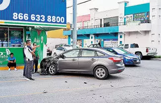 El accidente vial dejó como saldo cuantiosos daños materiales