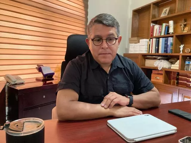 El padre Héctor Raciel explicó que el respaldo de sus padres fue fundamental, ya que, pese a su corta edad, respetaron y apoyaron su decisión de seguir el llamado de Dios.