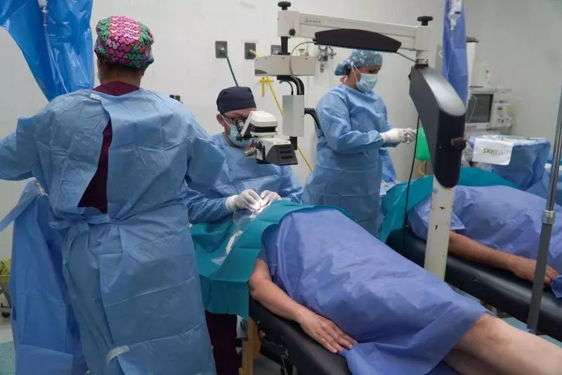 El médico precisó que se integraron más especialistas al equipo médico en las áreas de oftalmología, ginecología y cirugía general.