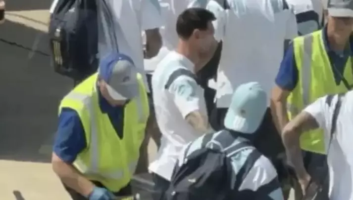 Lionel Messi vivió un momento desopilante durante el traslado del plantel hacia Miami. El motivo: un curioso objeto que le encontraron a Cuti Romero 