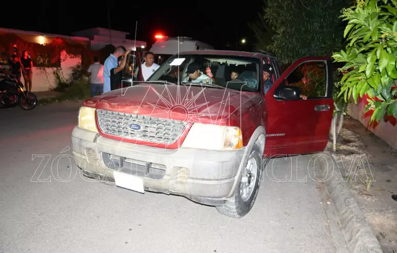 Los hechos ocurrieron minutos antes de las 21:30 horas sobre la prolongación Lázaro Cárdenas, en el cruce con la calle Juan de la Barrera, donde cuerpos de emergencia y autoridades municipales se movilizaron.