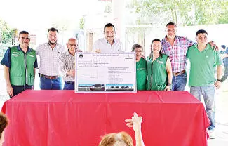 El alcalde Carlos Villarreal Pérez, encabezó el arranque de la rehabilitación integral de la plaza de la colonia Progreso.