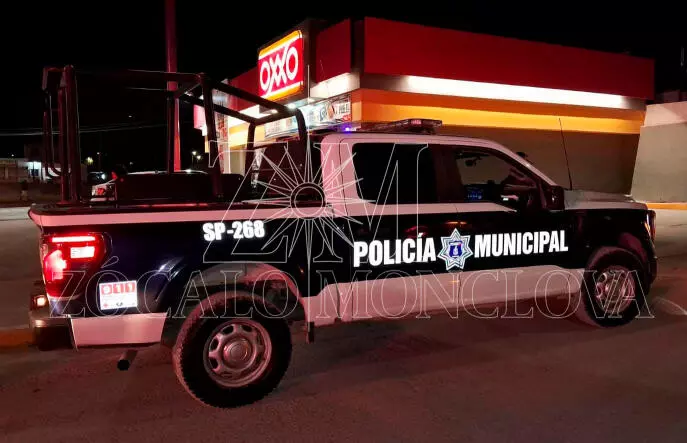Los hechos ocurrieron alrededor de las 02:04 horas, cuando el trabajador, quien diariamente abastece de ejemplares a diversas tiendas de conveniencia, llegó a la sucursal Asunción para realizar su recorrido habitual.
