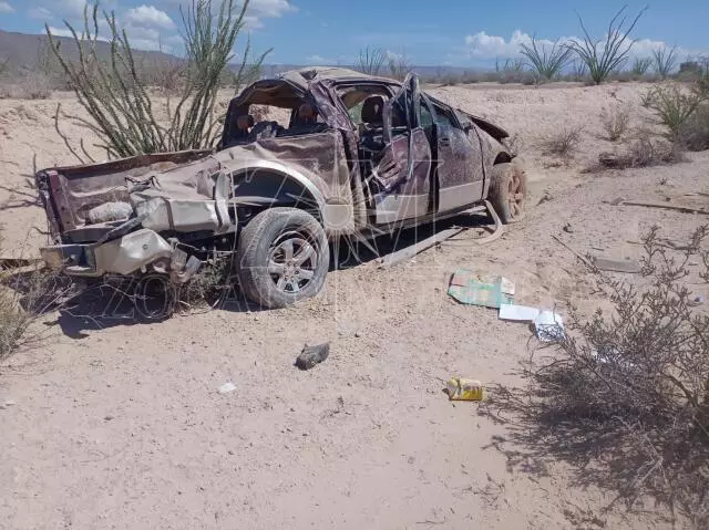 Paramédicos y cuerpos de rescate brindaron los primeros auxilios en el lugar y posteriormente trasladaron a los cinco ocupantes al Hospital General de San Pedro
