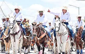 El alcalde, destacó que este evento representa una tradición que fortalece la identidad, la convivencia familiar y el orgullo de pertenecer a Coahuila