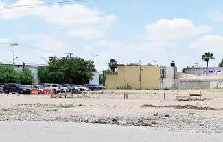 Dice que es inexplicable que se sigan construyendo nuevos negocios del ramo