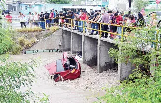Provoca además inundaciones en varios sectores y daños materiales en Monclova y Castaños.