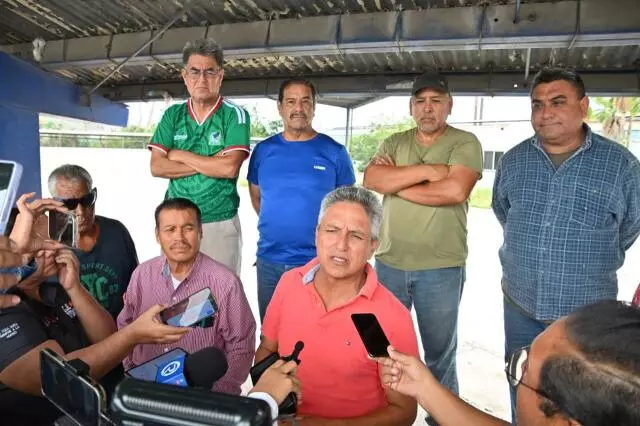 Los trabajadores insisten en que su postura no es un desafío al Estado de derecho, sino una medida para evitar el saqueo de activos mientras no exist