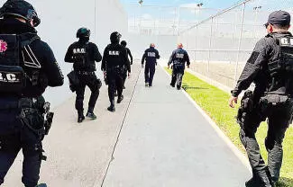 Un inesperado despliegue de seguridad rompió la rutina matutina de este viernes en el Centro Penitenciario Varonil de Monclova.