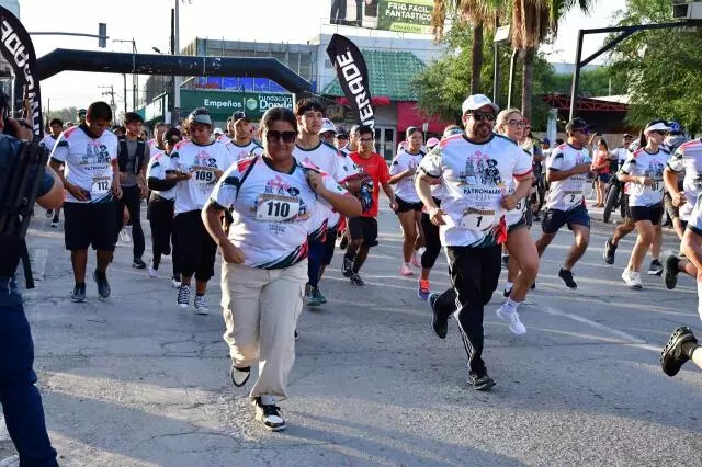 En punto de las 7:00 de la mañana dio inicio la carrera, recibiendo previamente la bendición de monseñor Néstor Daniel