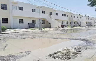 El Gobierno Federal construyó las Viviendas del Bienestar sobre el área conocida como el pantano en Colinas de Santiago, pero no resolvió la proble