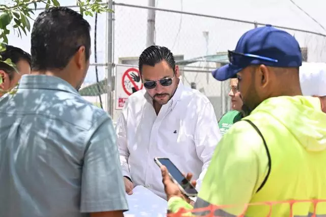Las obras actuales, especificó, también incluyen habilitar un espacio dentro de la explanada para la ubicación de puestos, logrando con ello mejorar la organización y atención para los equipos que acudan a torneos.