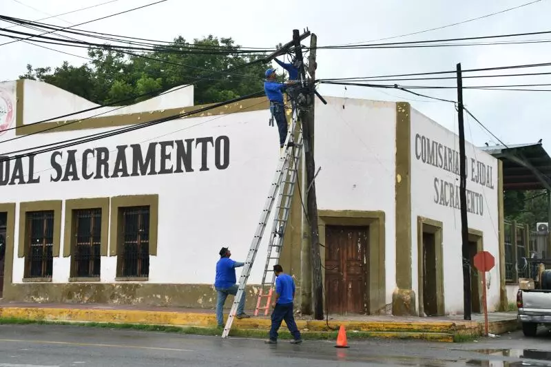 Mencionó que fue necesario suspender temporalmente el servicio de telefonía e internet en algunas viviendas del sector centro mientras se realizaban los trabajos