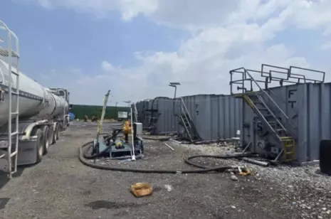 Autoridades aseguraron 373 mil 600 litros de hidrocarburo en Allende, Nuevo León, con apoyo del Ejército, Guardia Nacional y FGR.